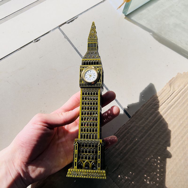 Figurine d'architecture métall - Office Furniture World avis et prix